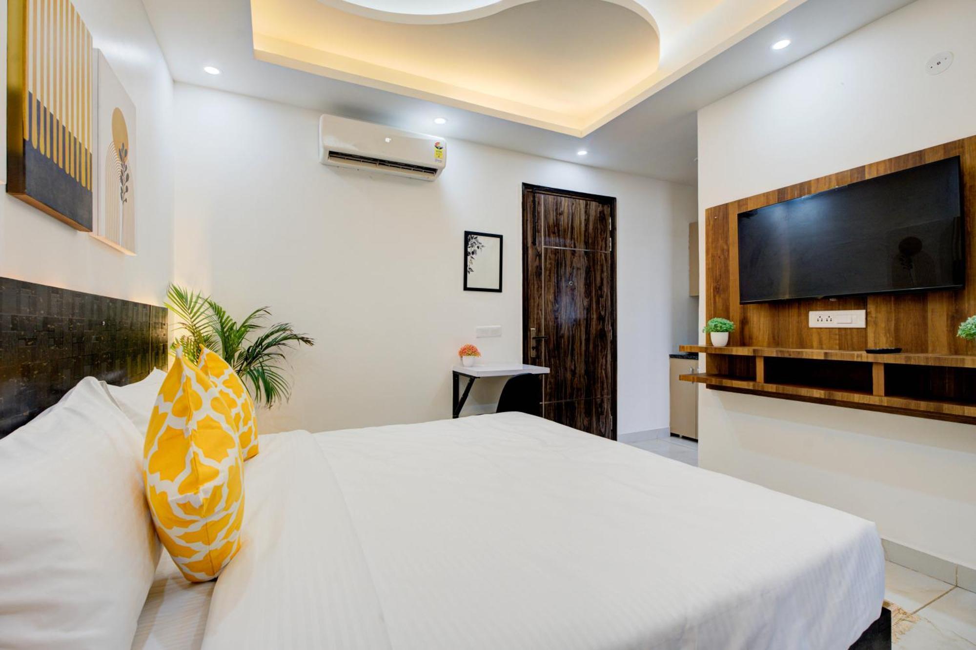 The Empire Studioz Hotel Golf Course Road Studio With Kitchen & Balcony One Horizon Center Paras Hospital Cyber City Γκουργκάον Εξωτερικό φωτογραφία
