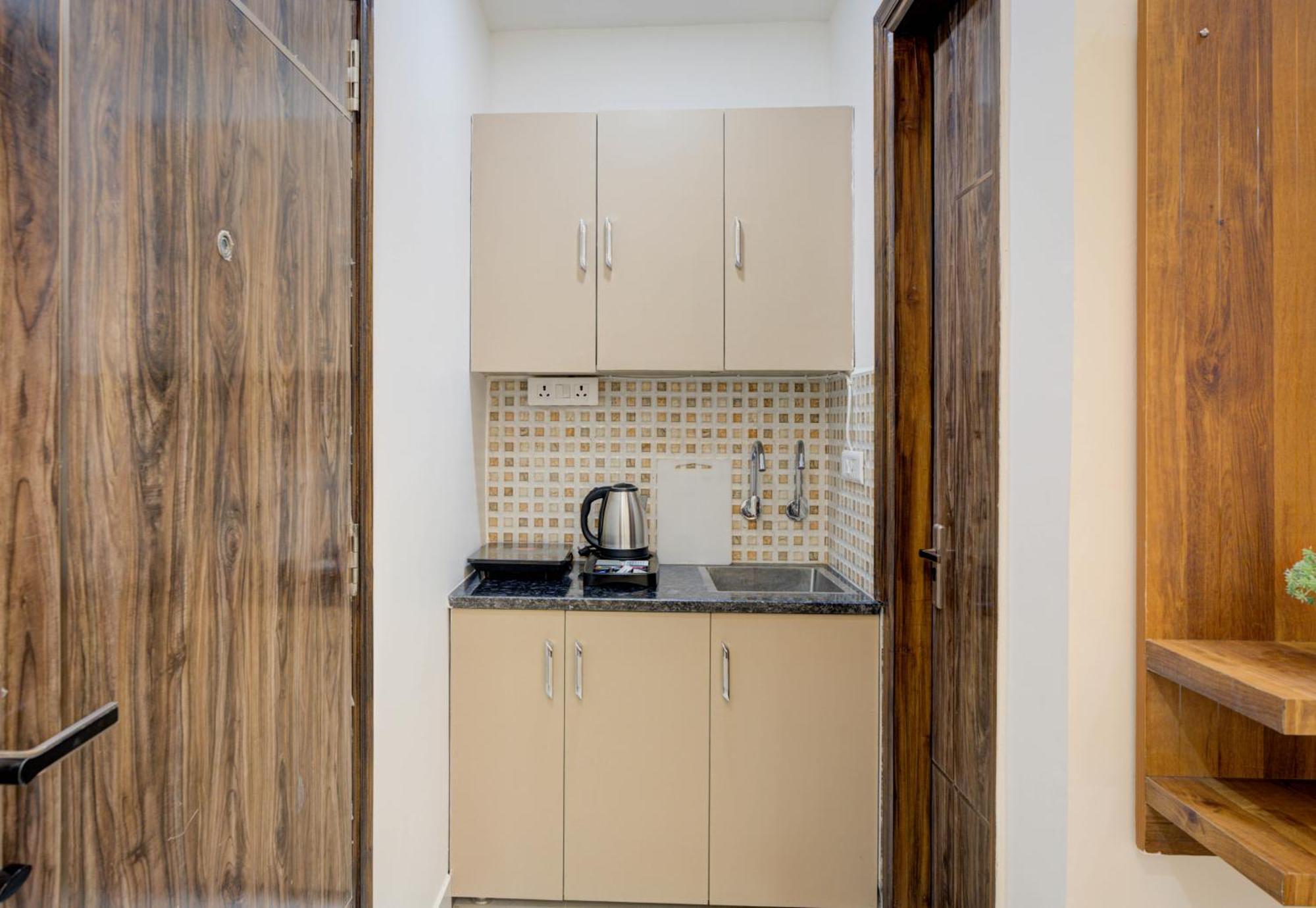 The Empire Studioz Hotel Golf Course Road Studio With Kitchen & Balcony One Horizon Center Paras Hospital Cyber City Γκουργκάον Εξωτερικό φωτογραφία