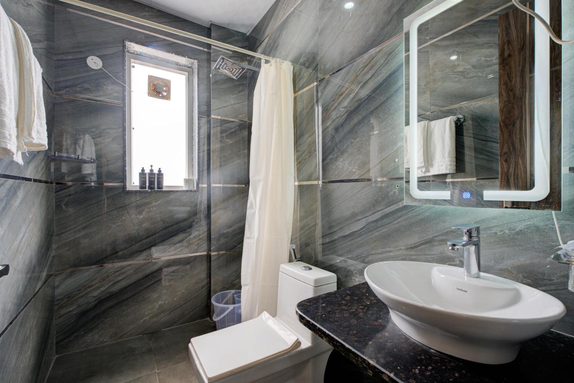The Empire Studioz Hotel Golf Course Road Studio With Kitchen & Balcony One Horizon Center Paras Hospital Cyber City Γκουργκάον Εξωτερικό φωτογραφία