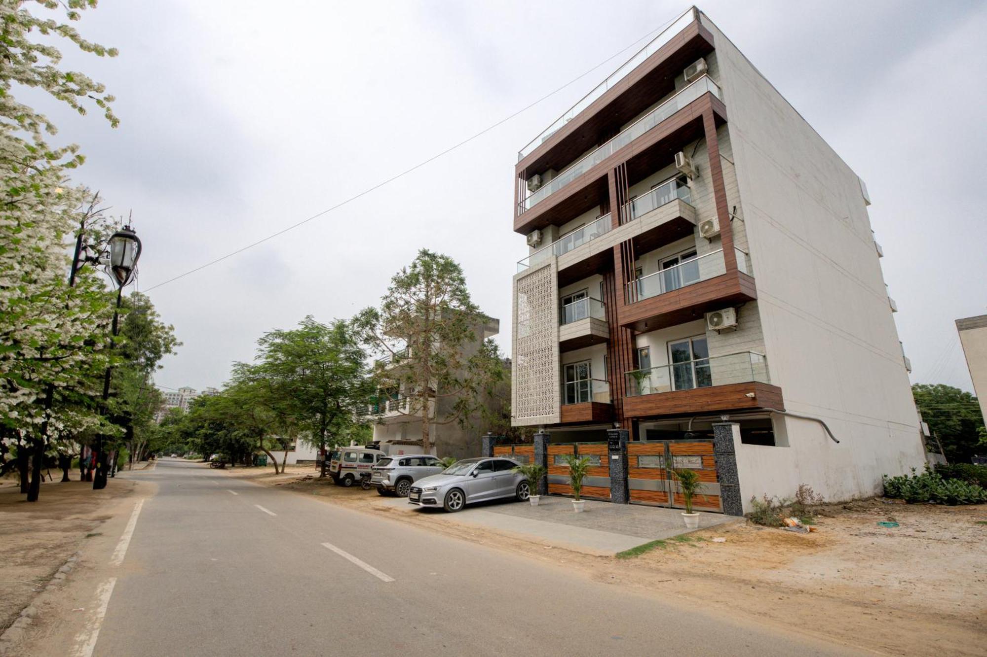 The Empire Studioz Hotel Golf Course Road Studio With Kitchen & Balcony One Horizon Center Paras Hospital Cyber City Γκουργκάον Εξωτερικό φωτογραφία