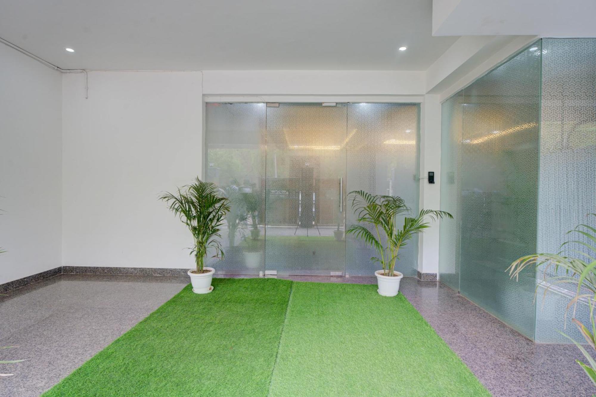 The Empire Studioz Hotel Golf Course Road Studio With Kitchen & Balcony One Horizon Center Paras Hospital Cyber City Γκουργκάον Εξωτερικό φωτογραφία